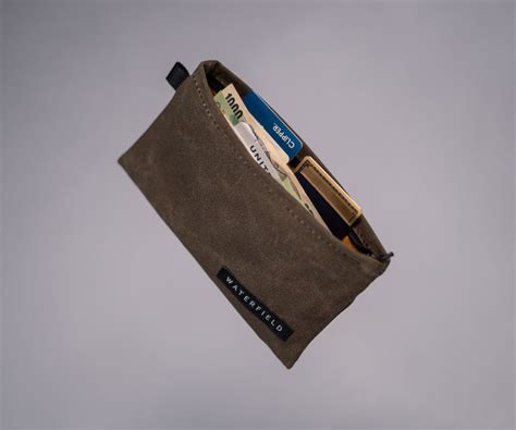 best minimalist travel wallet.